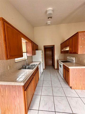 404 SE Sungate Blvd, Lawton, OK 73501