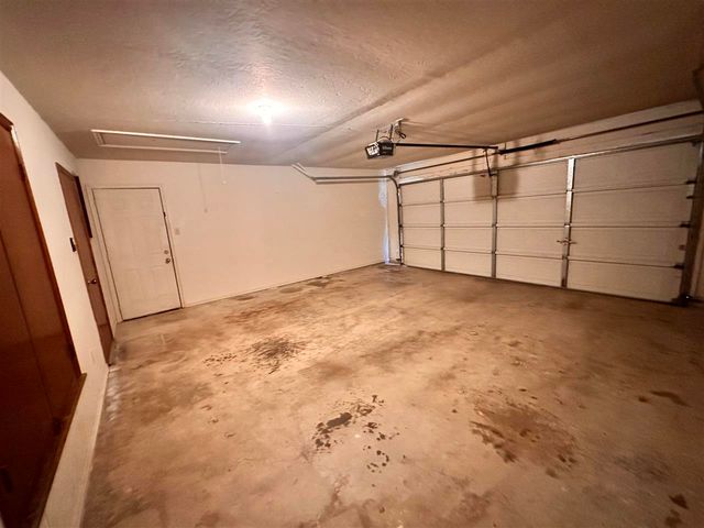 404 SE Sungate Blvd, Lawton, OK 73501