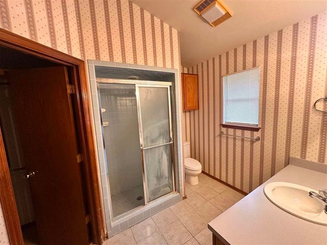 404 SE Sungate Blvd, Lawton, OK 73501