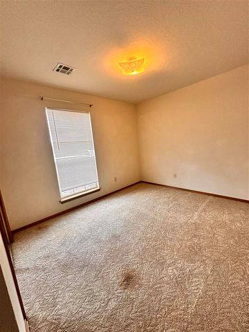 404 SE Sungate Blvd, Lawton, OK 73501