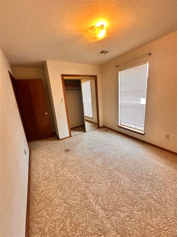 404 SE Sungate Blvd, Lawton, OK 73501