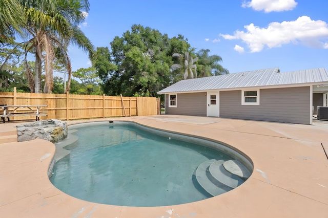 202 Laidback Way, Fort Pierce, FL 34945