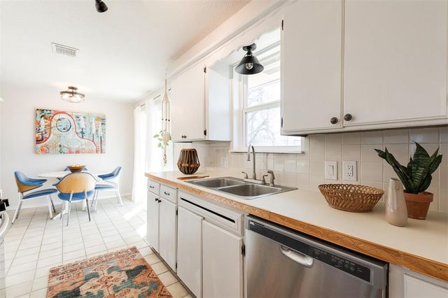 804 NW 16th Street, Moore, OK 73160