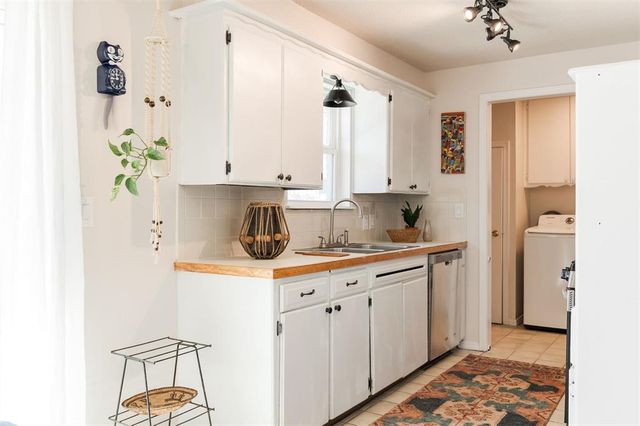 804 NW 16th Street, Moore, OK 73160