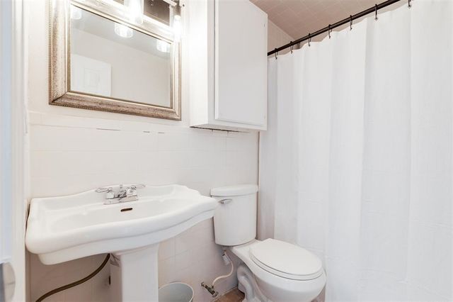 804 NW 16th Street, Moore, OK 73160