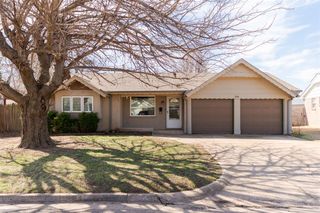 804 NW 16th Street, Moore, OK 73160