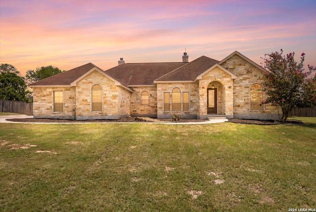 160 ABREGO LAKE DR, Floresville, TX 78114