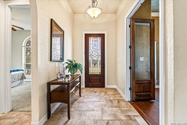 160 ABREGO LAKE DR, Floresville, TX 78114