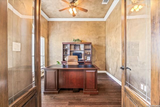 160 ABREGO LAKE DR, Floresville, TX 78114