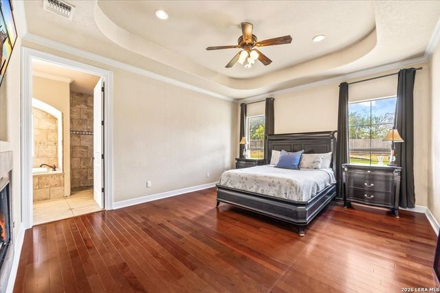 160 ABREGO LAKE DR, Floresville, TX 78114