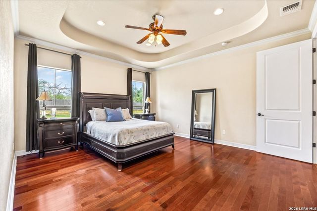 160 ABREGO LAKE DR, Floresville, TX 78114