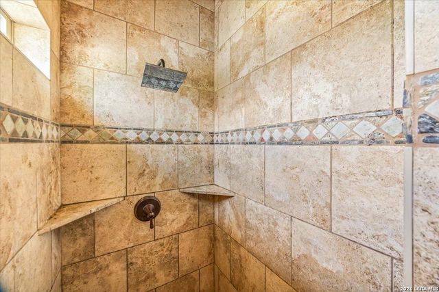 160 ABREGO LAKE DR, Floresville, TX 78114