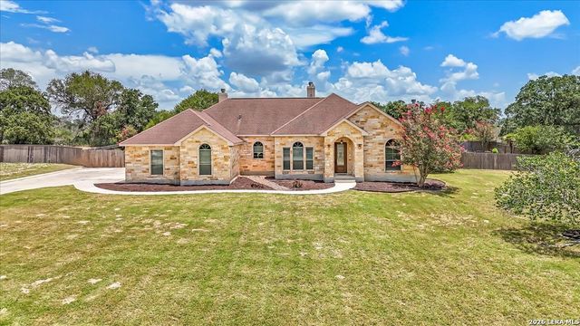 160 ABREGO LAKE DR, Floresville, TX 78114