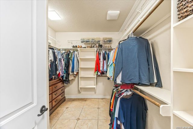 160 ABREGO LAKE DR, Floresville, TX 78114