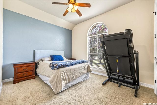 160 ABREGO LAKE DR, Floresville, TX 78114