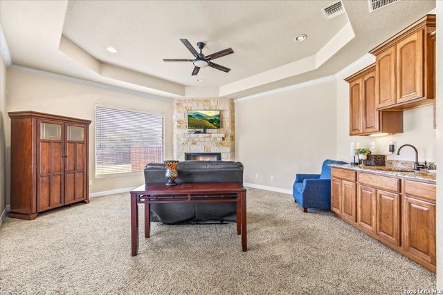 160 ABREGO LAKE DR, Floresville, TX 78114