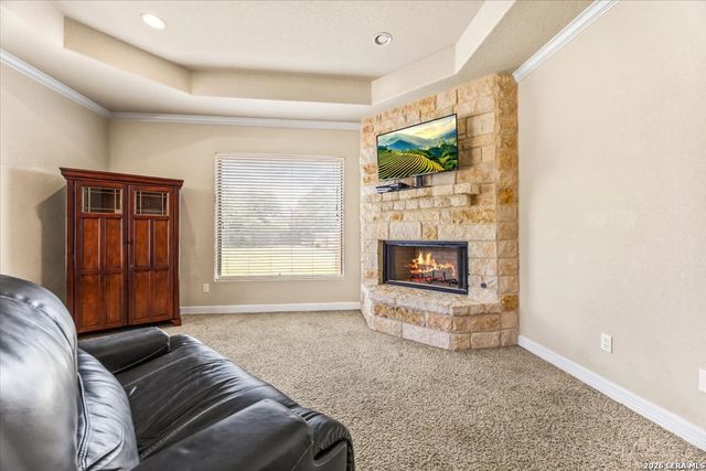 160 ABREGO LAKE DR, Floresville, TX 78114