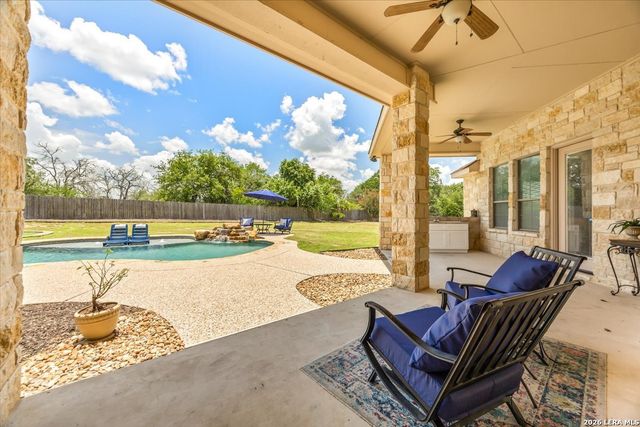 160 ABREGO LAKE DR, Floresville, TX 78114