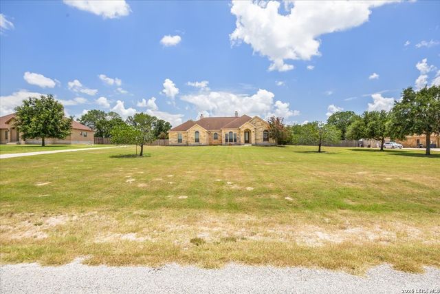 160 ABREGO LAKE DR, Floresville, TX 78114