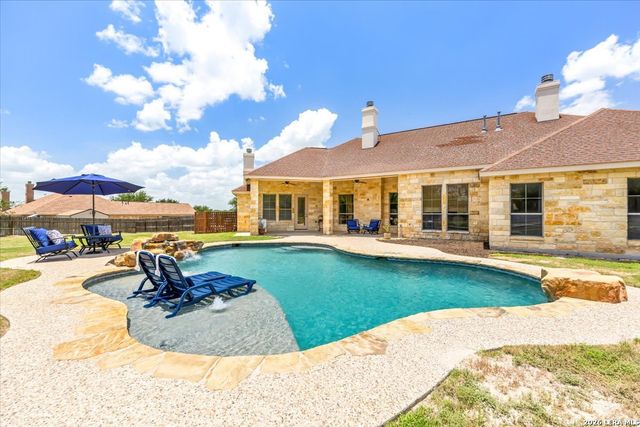 160 ABREGO LAKE DR, Floresville, TX 78114