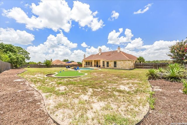 160 ABREGO LAKE DR, Floresville, TX 78114