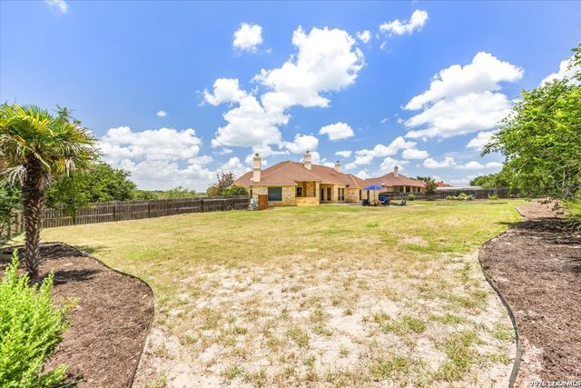 160 ABREGO LAKE DR, Floresville, TX 78114