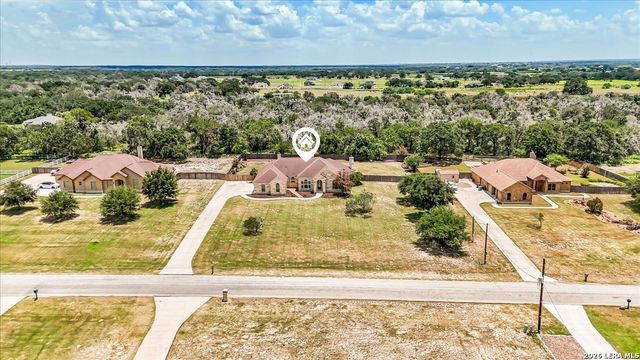 160 ABREGO LAKE DR, Floresville, TX 78114