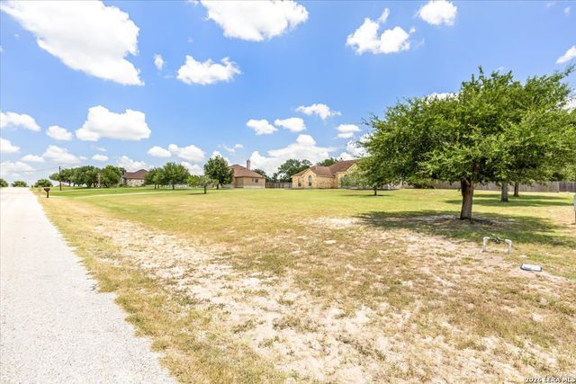 160 ABREGO LAKE DR, Floresville, TX 78114