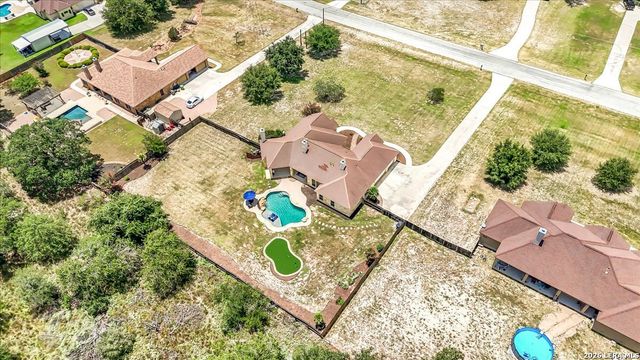 160 ABREGO LAKE DR, Floresville, TX 78114