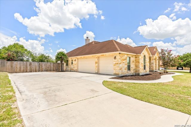 160 ABREGO LAKE DR, Floresville, TX 78114
