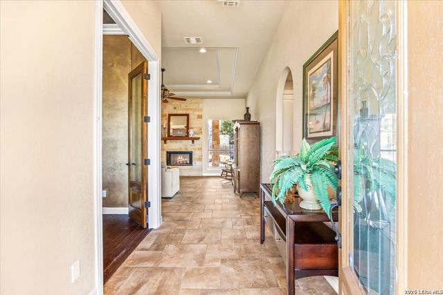 160 ABREGO LAKE DR, Floresville, TX 78114