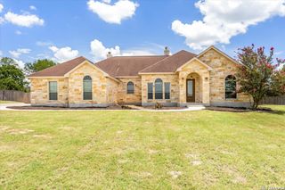 160 ABREGO LAKE DR, Floresville, TX 78114