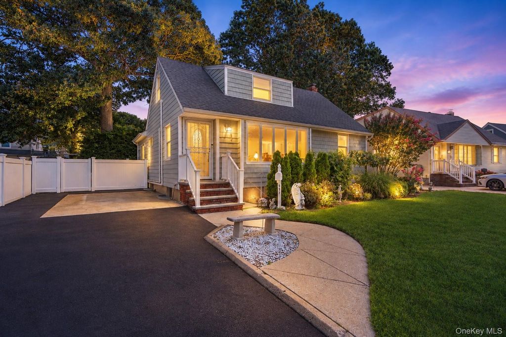 992 Woodcliff Drive, Franklin Square, NY 11010 — exterior