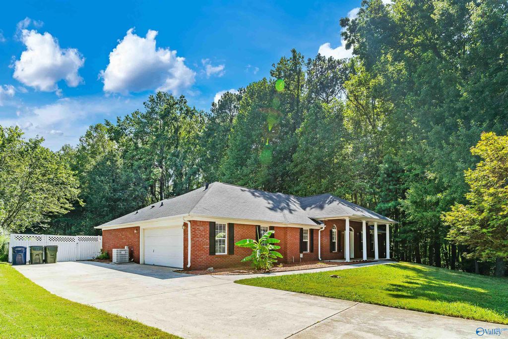 660 Robins Road, Harvest, AL 35749