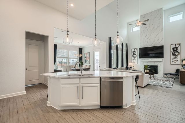 582 Wild Pecan LOOP, Buda, TX 78610