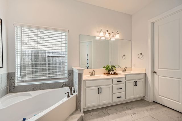 582 Wild Pecan LOOP, Buda, TX 78610