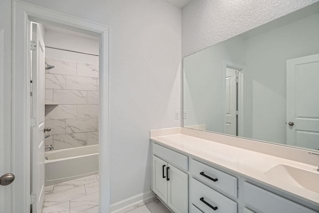 582 Wild Pecan LOOP, Buda, TX 78610