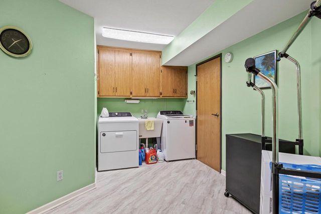 2827 Windepoint COURT #C, Sheboygan, WI 53083