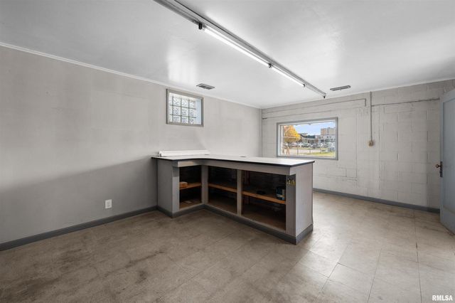 1716-1720& 1708 STATE Street, Bettendorf, IA 52722