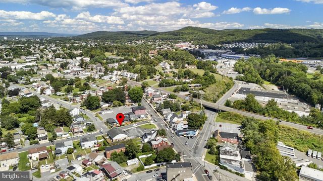 5 SPRING VALLEY RD, Reading, PA 19605