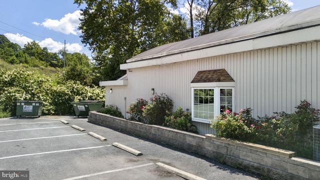 5 SPRING VALLEY RD, Reading, PA 19605