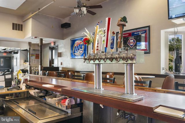 5 SPRING VALLEY RD, Reading, PA 19605