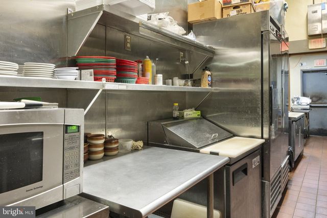 5 SPRING VALLEY RD, Reading, PA 19605