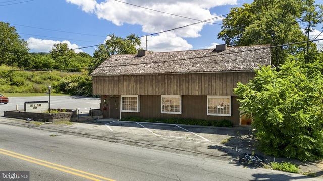 5 SPRING VALLEY RD, Reading, PA 19605