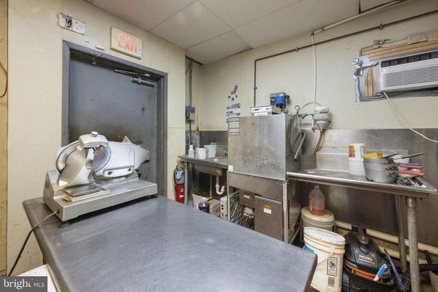 5 SPRING VALLEY RD, Reading, PA 19605