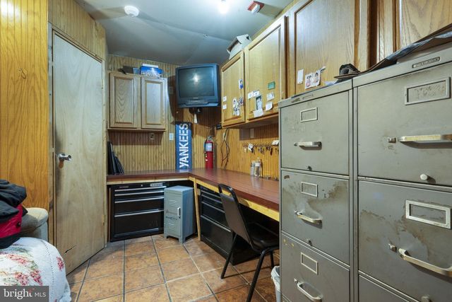 5 SPRING VALLEY RD, Reading, PA 19605