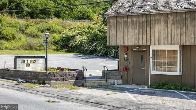 5 SPRING VALLEY RD, Reading, PA 19605