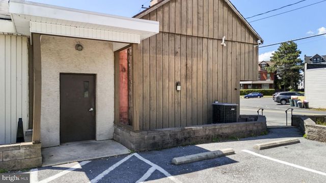 5 SPRING VALLEY RD, Reading, PA 19605