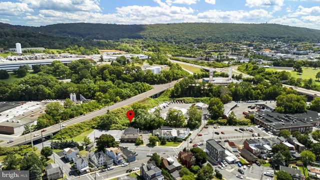 5 SPRING VALLEY RD, Reading, PA 19605