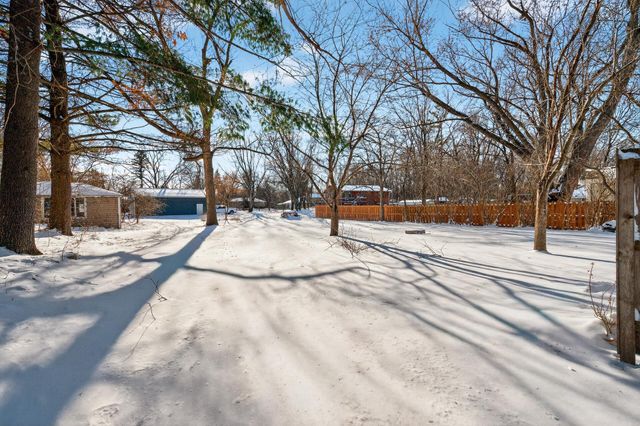 25815 Wild Rose Lane, Excelsior, MN 55331